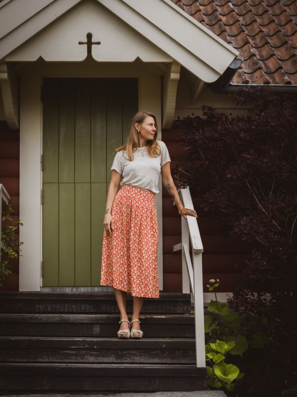 Astrid Kjol Röd ros