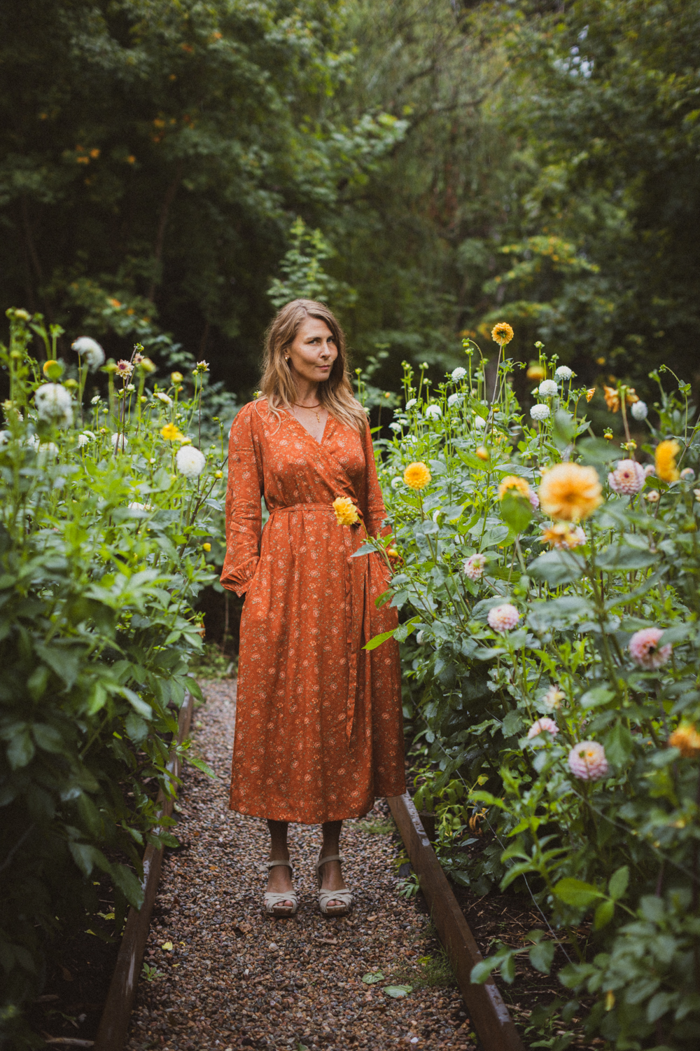 Mildred Klänning Flora - Bild 4